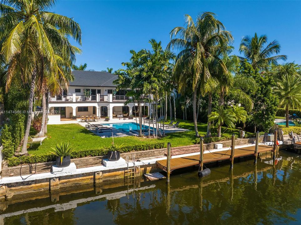 Recently Sold: $4,395,000 (5 beds, 5 baths, 3572 Square Feet)