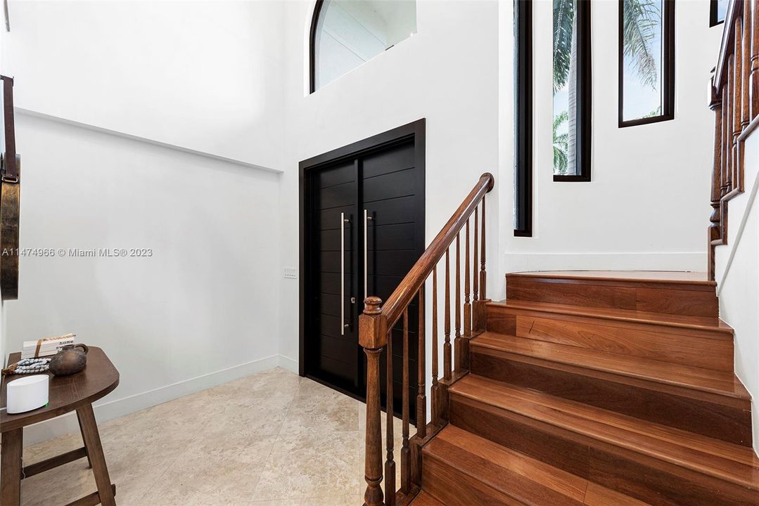 Recently Sold: $4,395,000 (5 beds, 5 baths, 3572 Square Feet)