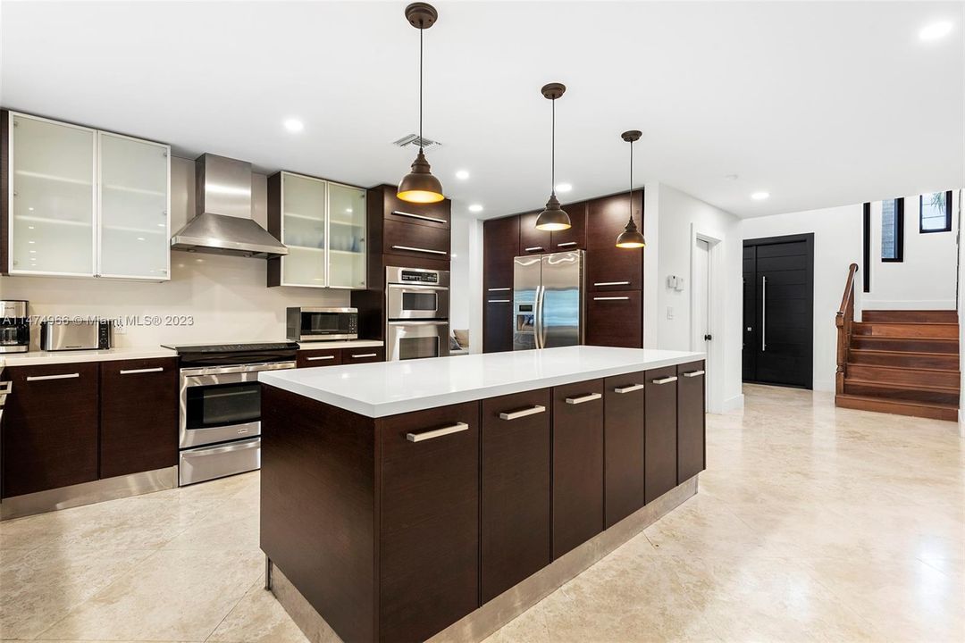 Recently Sold: $4,395,000 (5 beds, 5 baths, 3572 Square Feet)