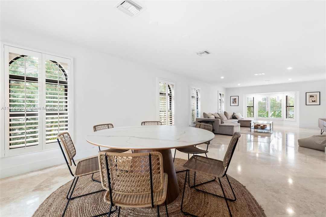 Recently Sold: $4,395,000 (5 beds, 5 baths, 3572 Square Feet)