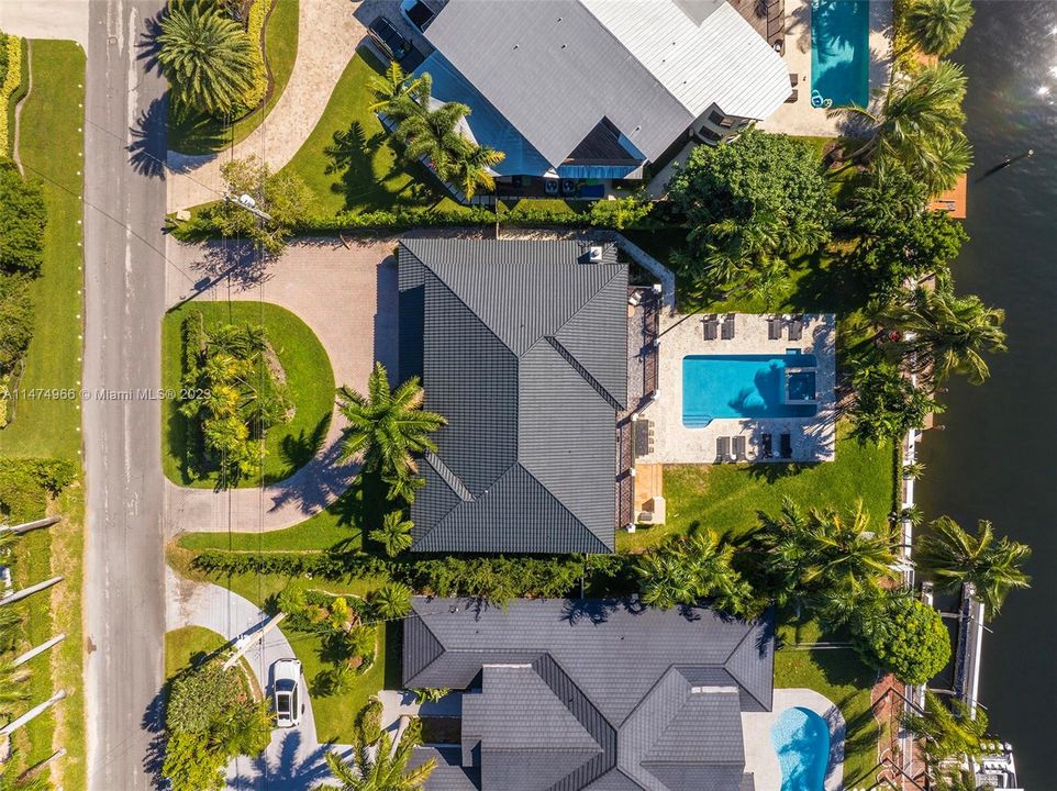 Recently Sold: $4,395,000 (5 beds, 5 baths, 3572 Square Feet)