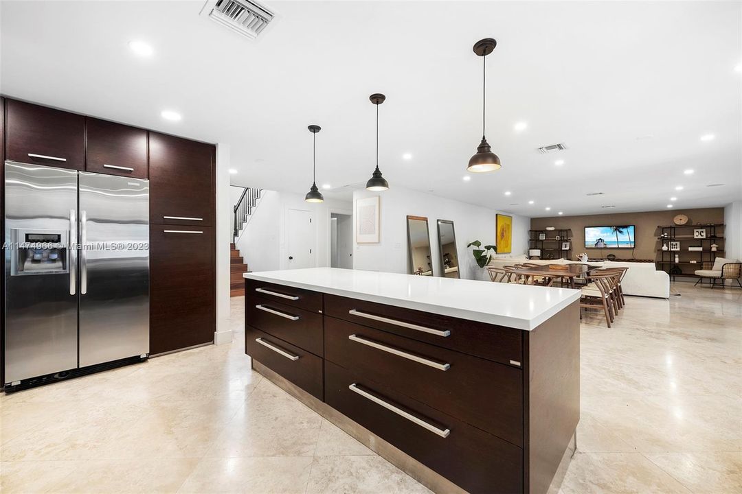 Recently Sold: $4,395,000 (5 beds, 5 baths, 3572 Square Feet)