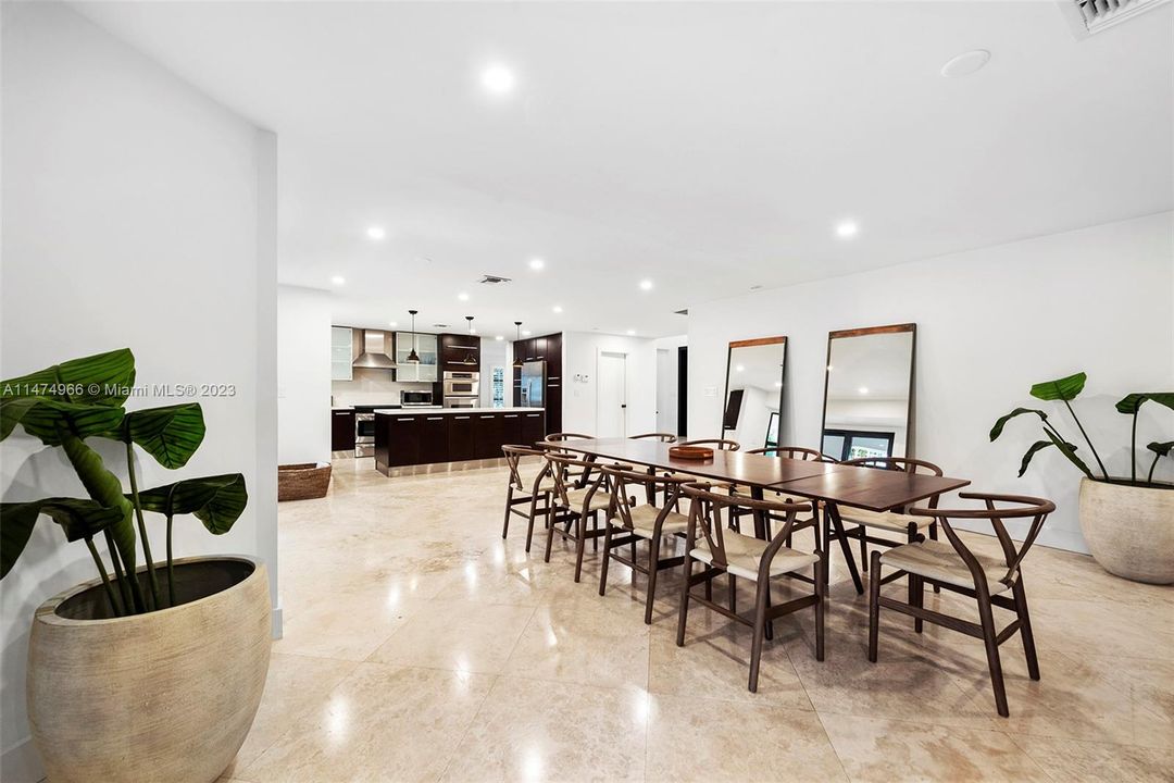 Recently Sold: $4,395,000 (5 beds, 5 baths, 3572 Square Feet)