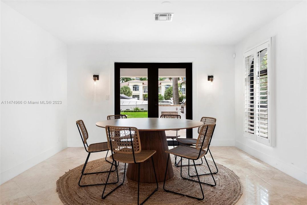 Recently Sold: $4,395,000 (5 beds, 5 baths, 3572 Square Feet)