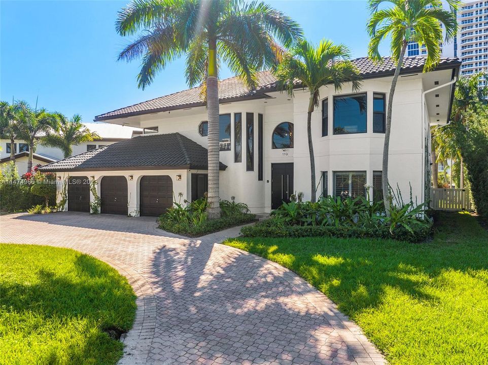 Recently Sold: $4,395,000 (5 beds, 5 baths, 3572 Square Feet)