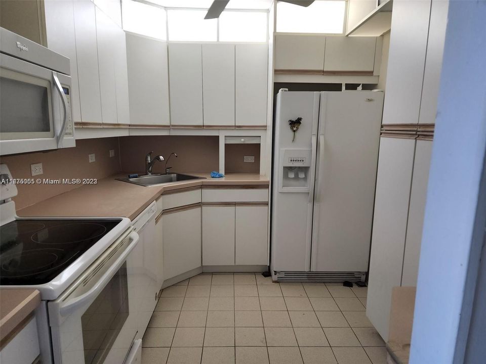 Recently Rented: $2,400 (2 beds, 2 baths, 992 Square Feet)