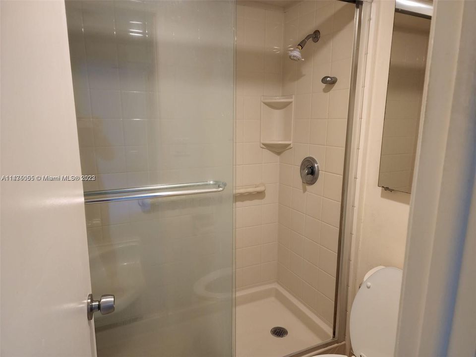 Recently Rented: $2,400 (2 beds, 2 baths, 992 Square Feet)
