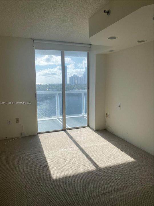 Recently Rented: $2,400 (2 beds, 2 baths, 992 Square Feet)
