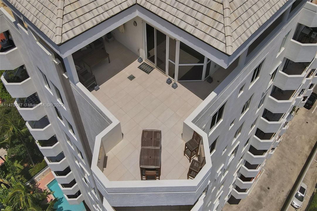 Недавно продано: $799,000 (2 спален, 2 ванн, 840 Квадратных фут)