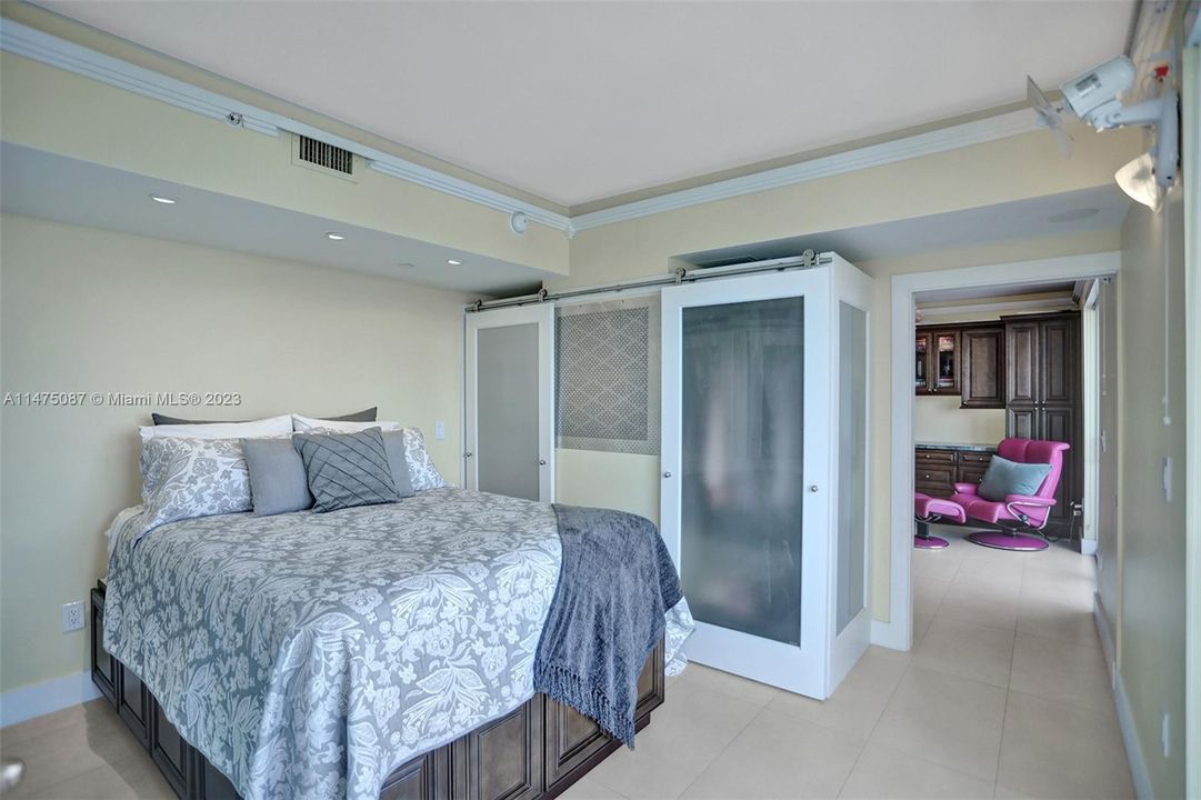 Недавно продано: $799,000 (2 спален, 2 ванн, 840 Квадратных фут)