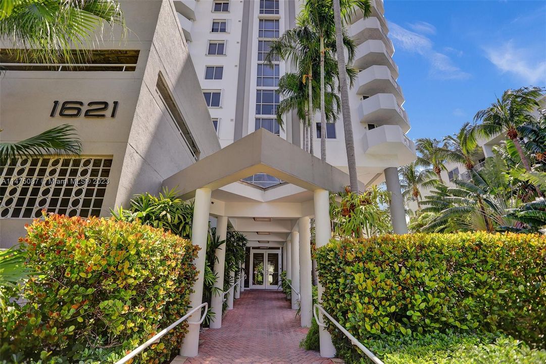 Недавно продано: $799,000 (2 спален, 2 ванн, 840 Квадратных фут)