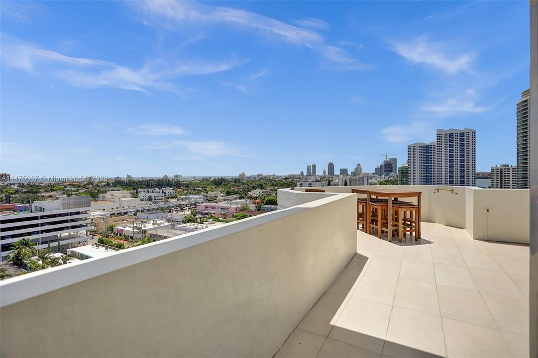 Недавно продано: $799,000 (2 спален, 2 ванн, 840 Квадратных фут)