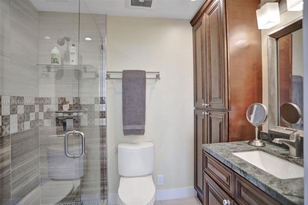 Недавно продано: $799,000 (2 спален, 2 ванн, 840 Квадратных фут)