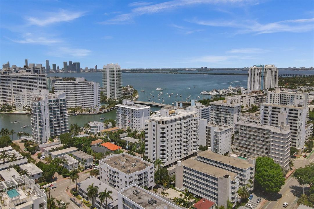 Недавно продано: $799,000 (2 спален, 2 ванн, 840 Квадратных фут)