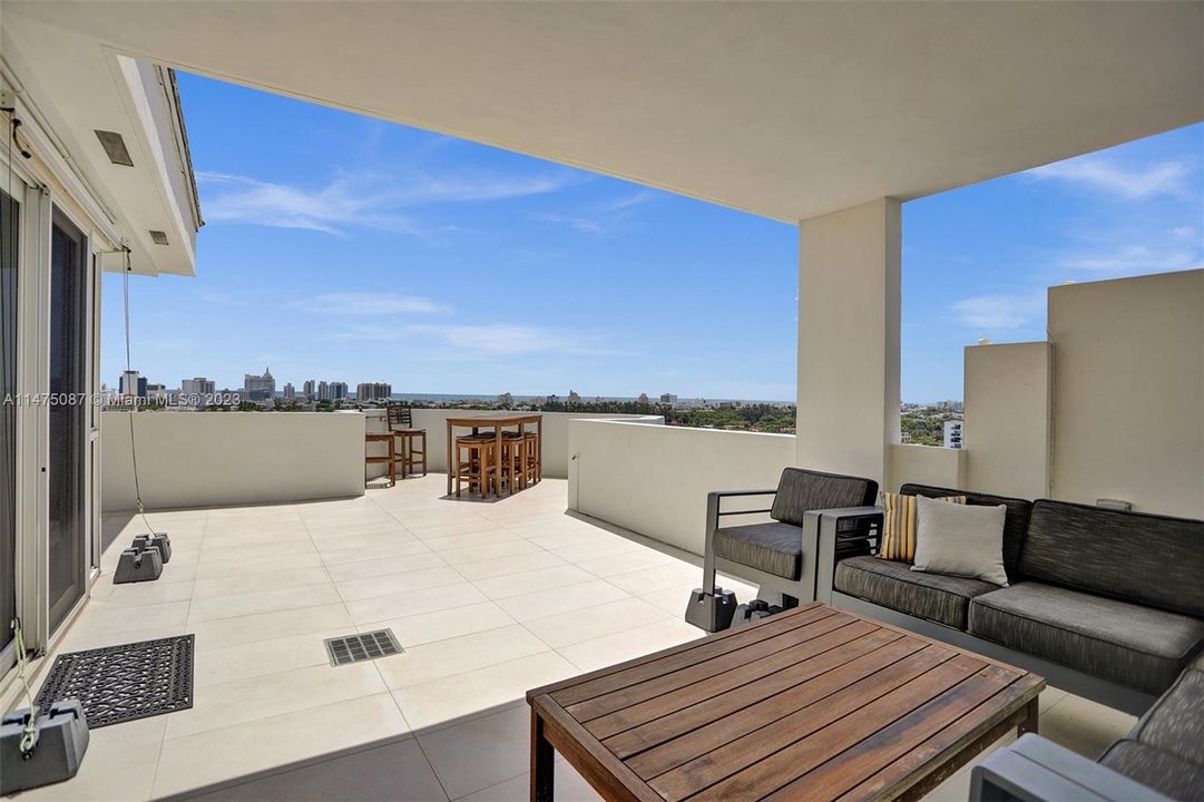 Недавно продано: $799,000 (2 спален, 2 ванн, 840 Квадратных фут)