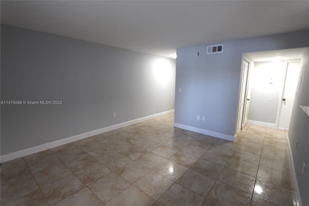 Recently Rented: $1,775 (1 beds, 1 baths, 834 Square Feet)