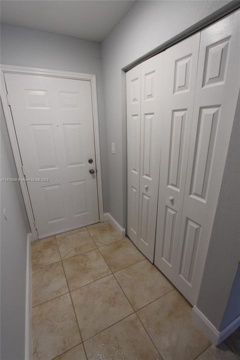 Recently Rented: $1,775 (1 beds, 1 baths, 834 Square Feet)