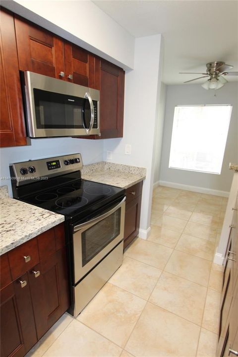 Recently Rented: $1,775 (1 beds, 1 baths, 834 Square Feet)