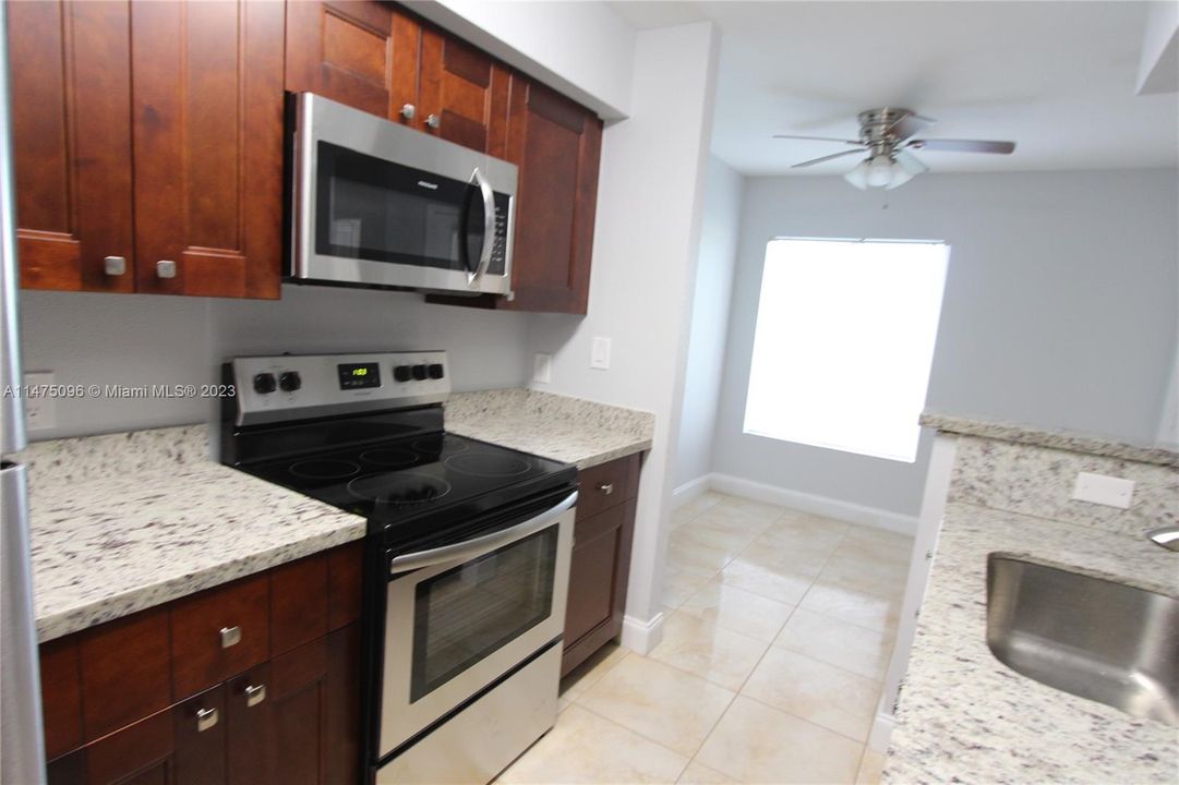 Recently Rented: $1,775 (1 beds, 1 baths, 834 Square Feet)