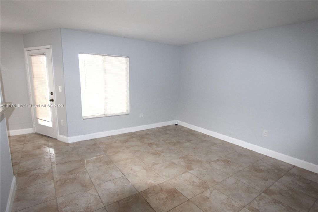 Recently Rented: $1,775 (1 beds, 1 baths, 834 Square Feet)