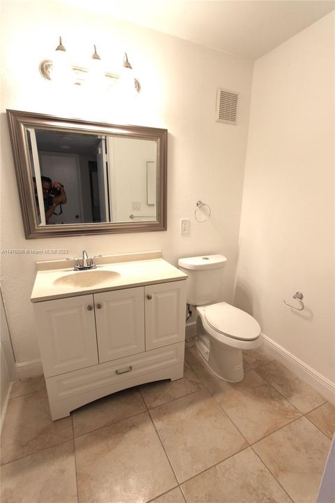 Recently Rented: $1,775 (1 beds, 1 baths, 834 Square Feet)