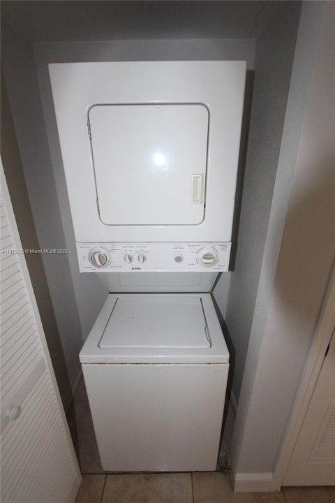 Recently Rented: $1,775 (1 beds, 1 baths, 834 Square Feet)