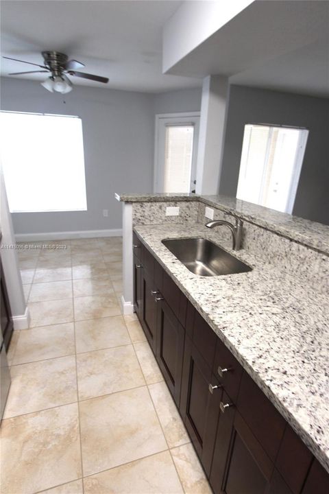 Recently Rented: $1,775 (1 beds, 1 baths, 834 Square Feet)