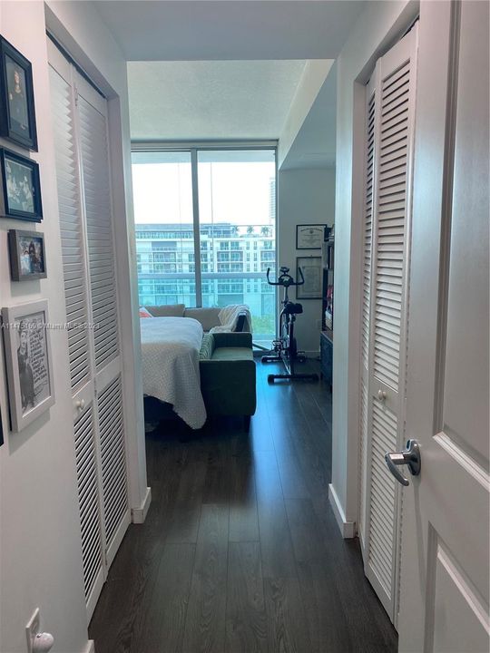Active With Contract: $395,000 (1 beds, 1 baths, 692 Square Feet)