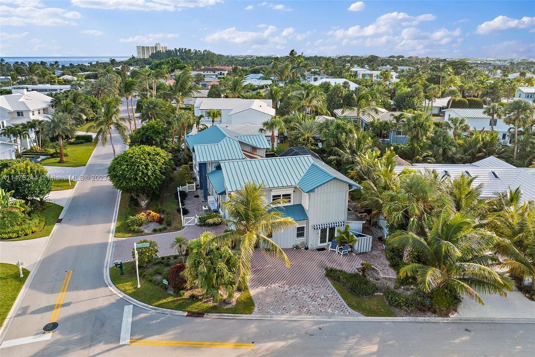 For Sale: $3,900,000 (3 beds, 3 baths, 3239 Square Feet)