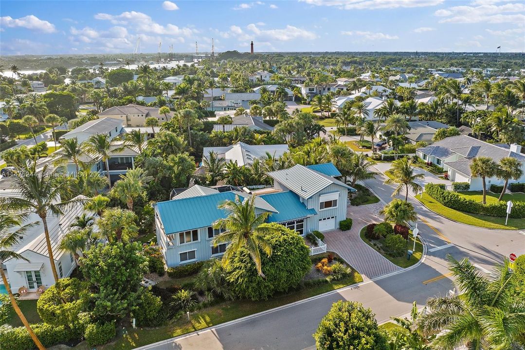 For Sale: $3,900,000 (3 beds, 3 baths, 3239 Square Feet)