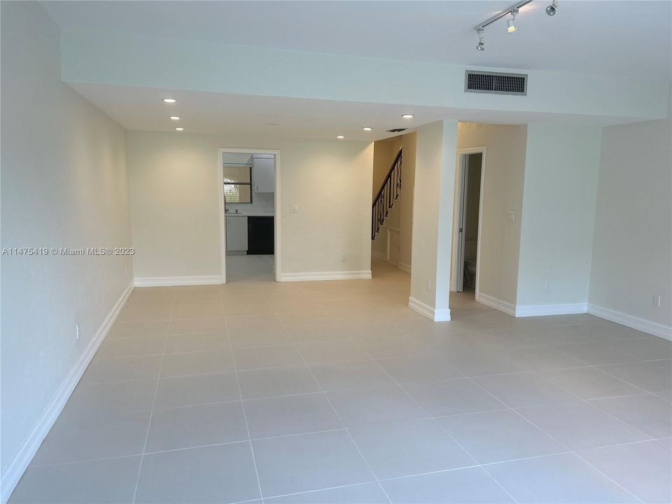 Recently Rented: $3,500 (2 beds, 2 baths, 1780 Square Feet)