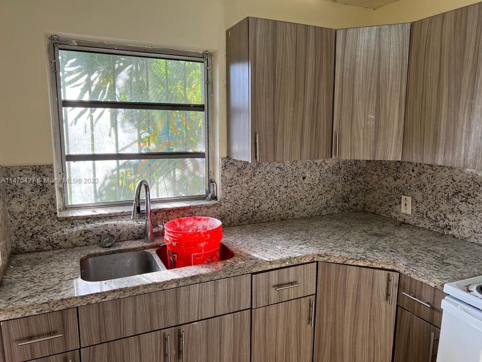 Recently Rented: $2,550 (3 beds, 2 baths, 2030 Square Feet)