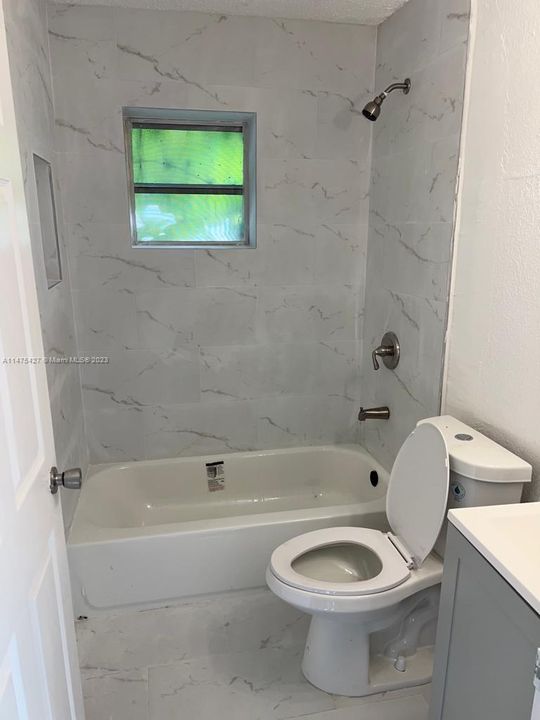 Recently Rented: $2,550 (3 beds, 2 baths, 2030 Square Feet)