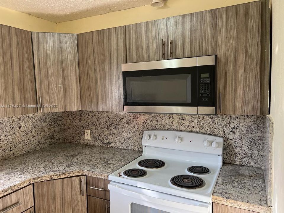 Recently Rented: $2,550 (3 beds, 2 baths, 2030 Square Feet)