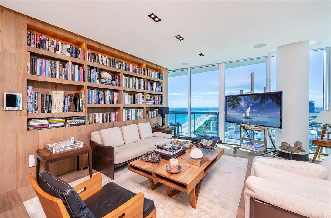 Recently Sold: $5,500,000 (2 beds, 2 baths, 1316 Square Feet)