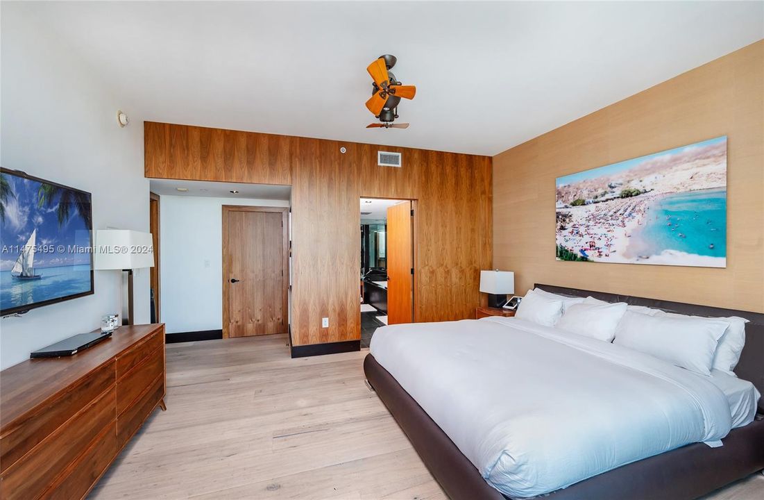 Recently Sold: $5,500,000 (2 beds, 2 baths, 1316 Square Feet)