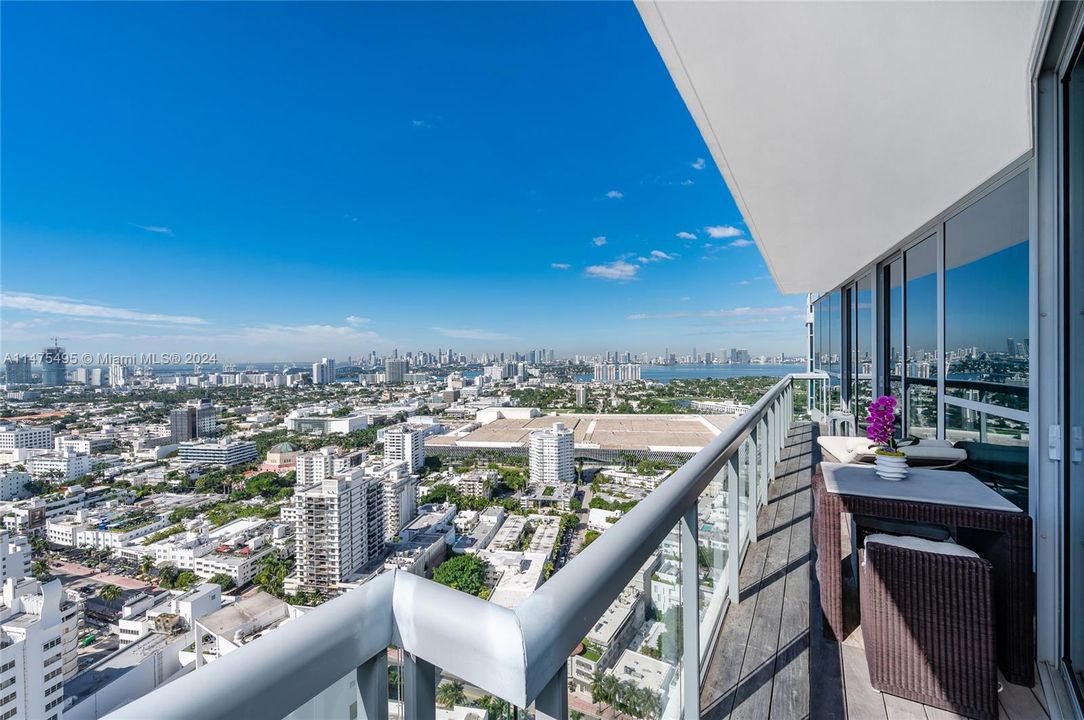 Recently Sold: $5,500,000 (2 beds, 2 baths, 1316 Square Feet)