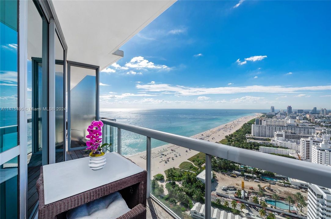 Recently Sold: $5,500,000 (2 beds, 2 baths, 1316 Square Feet)