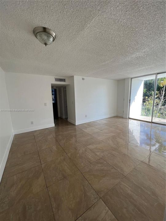 Recently Rented: $1,750 (1 beds, 1 baths, 779 Square Feet)