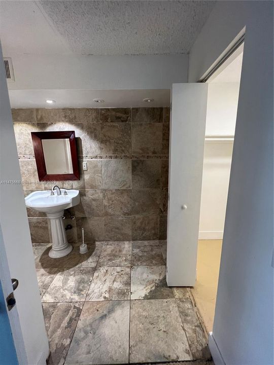 Recently Rented: $1,750 (1 beds, 1 baths, 779 Square Feet)