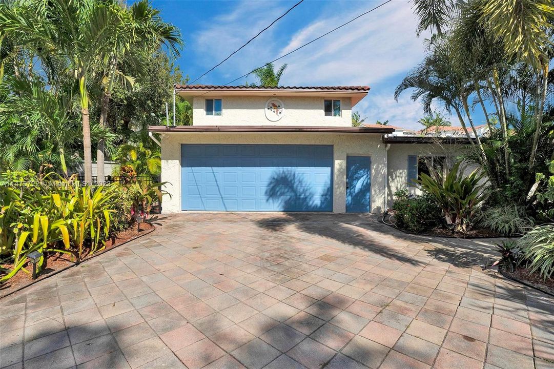 Recently Sold: $1,659,900 (0 beds, 0 baths, 2611 Square Feet)