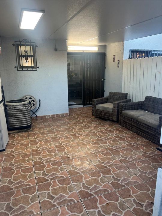 Recently Sold: $299,500 (2 beds, 1 baths, 1032 Square Feet)