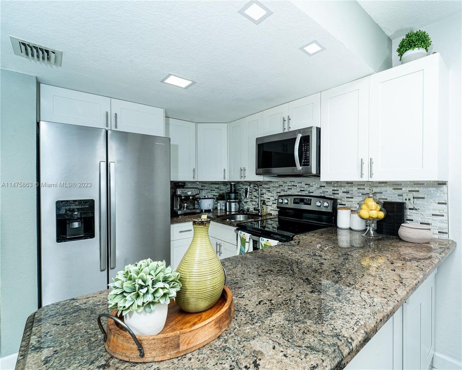 Recently Sold: $299,500 (2 beds, 1 baths, 1032 Square Feet)