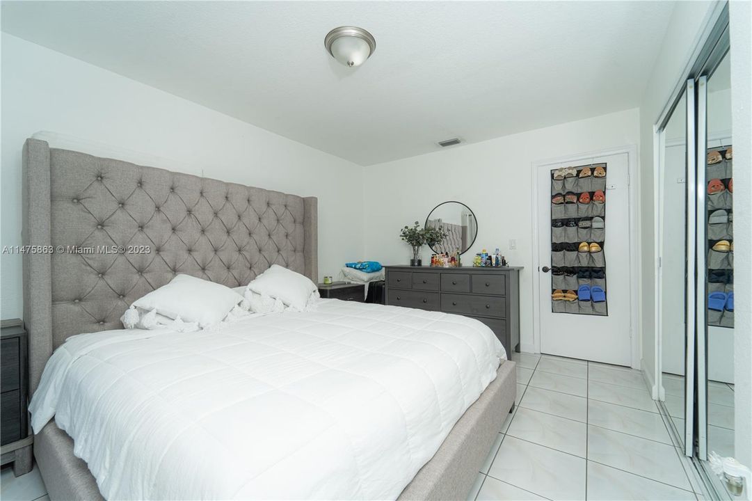 Recently Sold: $299,500 (2 beds, 1 baths, 1032 Square Feet)