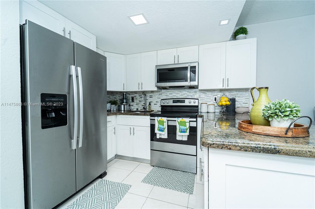 Recently Sold: $299,500 (2 beds, 1 baths, 1032 Square Feet)