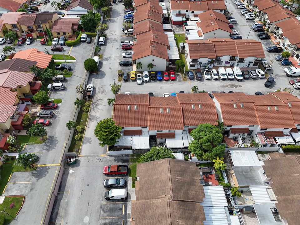 Recently Sold: $299,500 (2 beds, 1 baths, 1032 Square Feet)