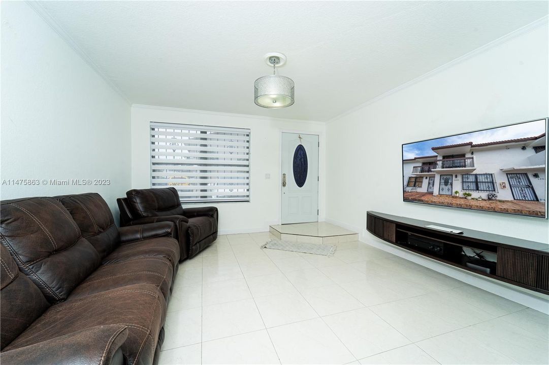 Recently Sold: $299,500 (2 beds, 1 baths, 1032 Square Feet)