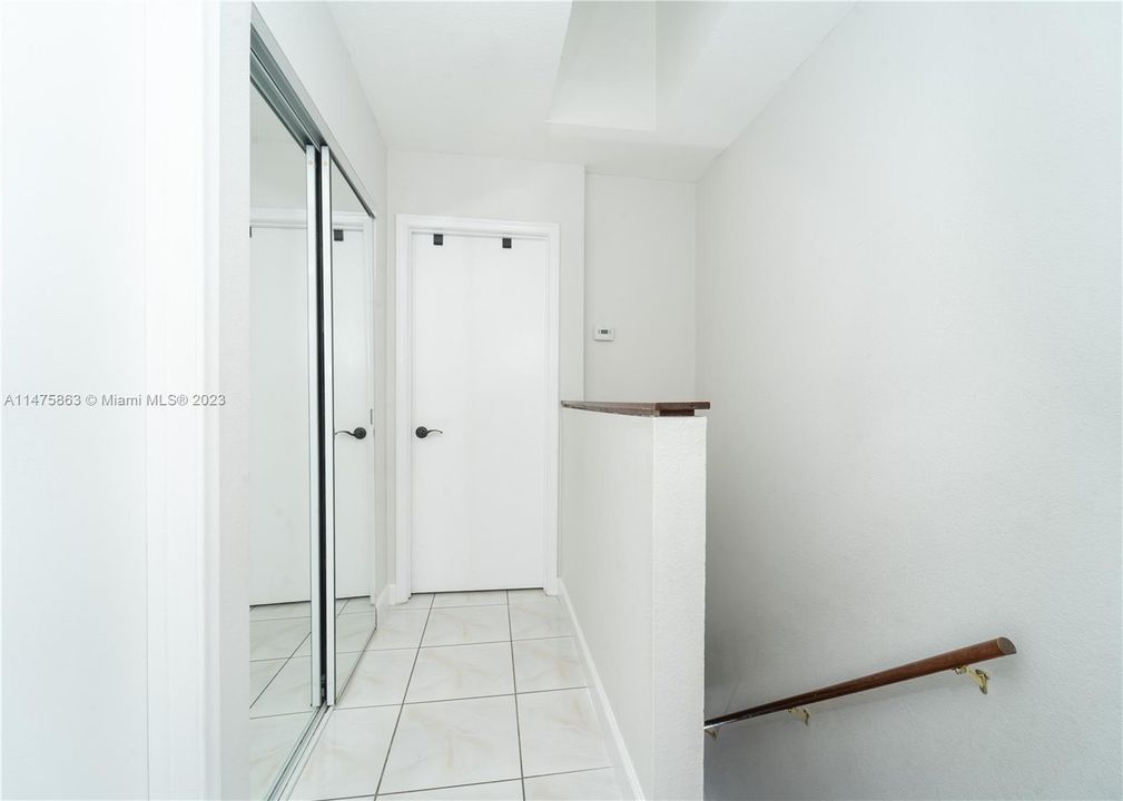 Recently Sold: $299,500 (2 beds, 1 baths, 1032 Square Feet)