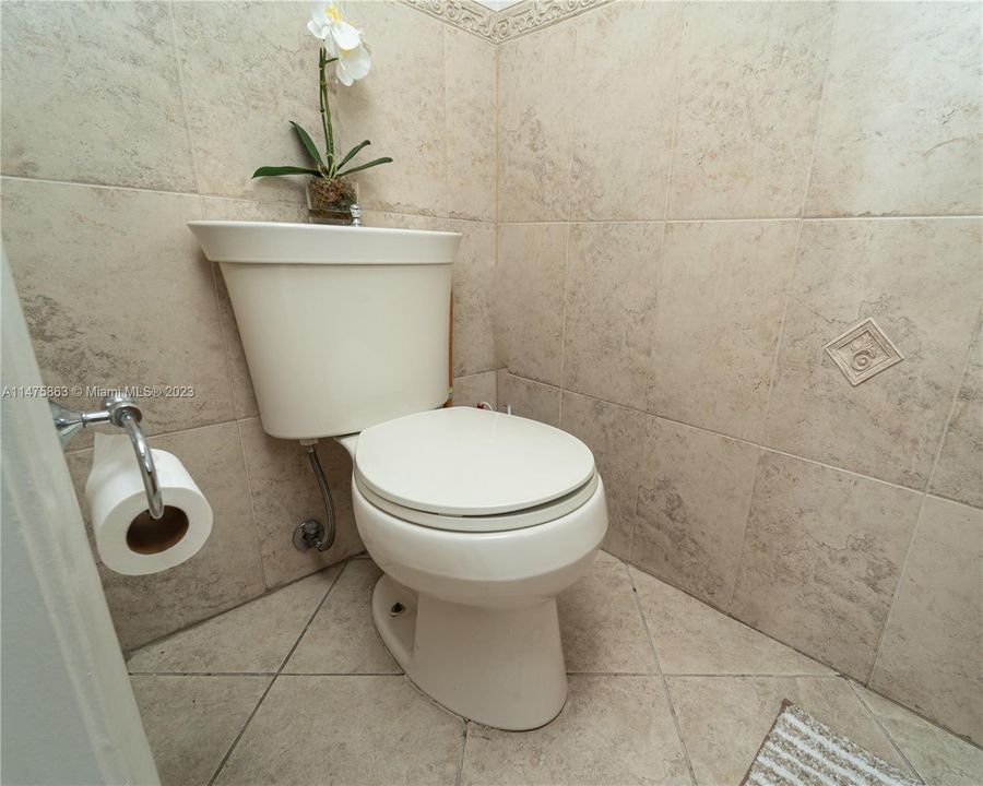 Recently Sold: $299,500 (2 beds, 1 baths, 1032 Square Feet)