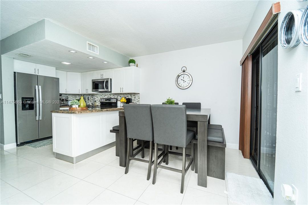 Recently Sold: $299,500 (2 beds, 1 baths, 1032 Square Feet)